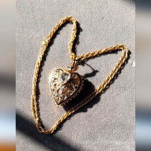 Vintage. 22k/18k solidgold & diamonds with 14k chain neckla…